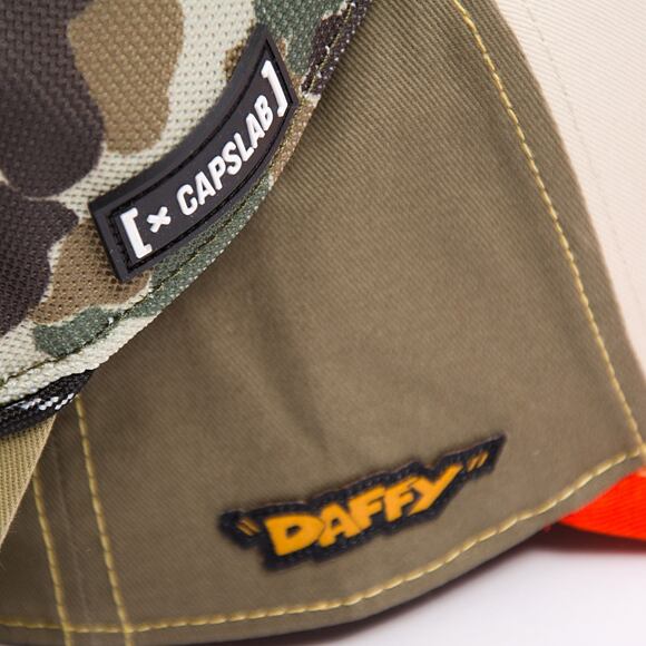 Kšiltovka Capslab - Trucker Looney Tunes - Daffy Duck - Cream / Olive / Orange