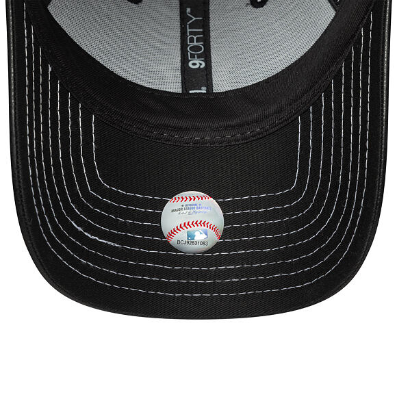 Dámská Kšiltovka New Era - MLB Contrast Stitch PU Leather 9FORTY - NY Yankees - Black / White
