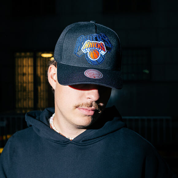 Kšiltovka Mitchell & Ness - NBA Tilted Pro Snapback - New York Knicks - Black