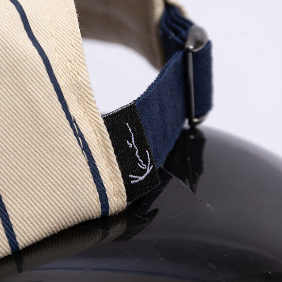 Kšiltovka Karl Kani - Cursive Varsity Pinstripe Baseball Cap