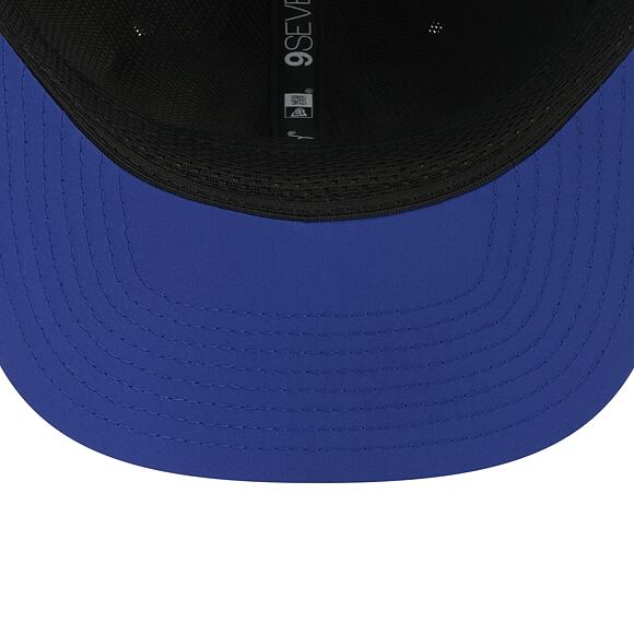 Kšiltovka New Era - NFL 2026 Sideline 9SEVENTY Stretch-Snap - NY Giants - Team Color