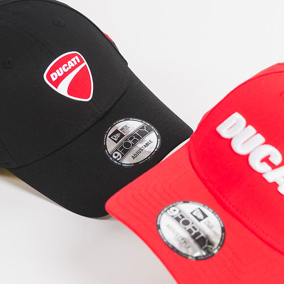 Kšiltovka New Era Essential Wordmark SS18 Ducati 9FORTY Scarlet Strapback