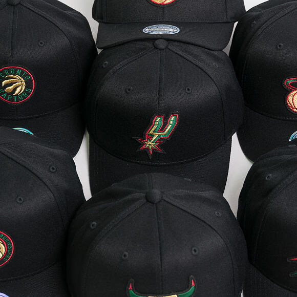 Kšiltovka Mitchell & Ness Luxe 110 SB Miami Heat Black Snapback