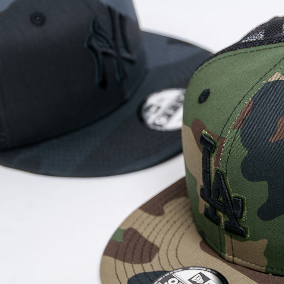 Kšiltovka New Era 9FIFTY Trucker New York Yankees Essential Marine Navy Camo/Black Snapback