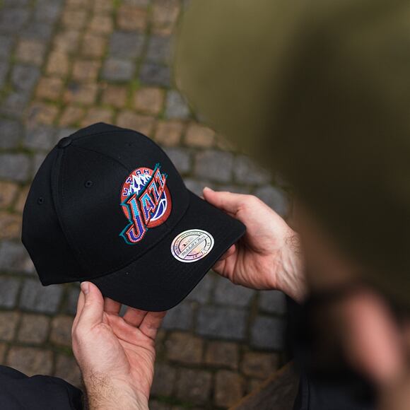 Kšiltovka Mitchell & Ness Utah Jazz 537 Team Logo High Crown Black