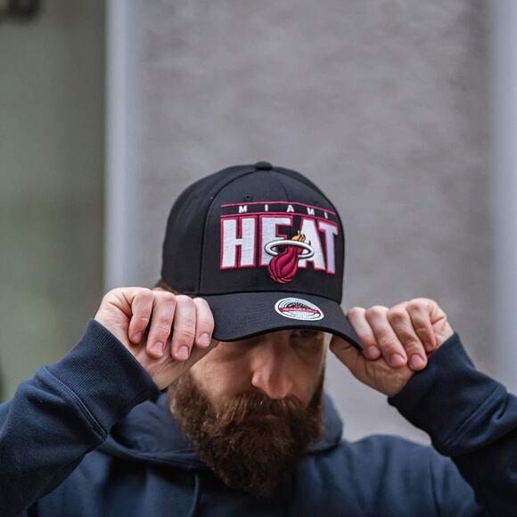 Kšiltovka Mitchell & Ness Miami Heat Redline Billboard Black