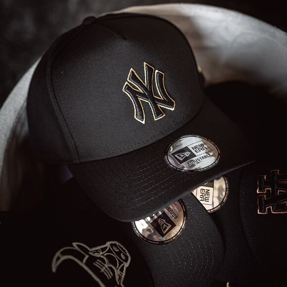 Kšiltovka New Era 9FORTY MLB Black and Gold New York Yankees Black