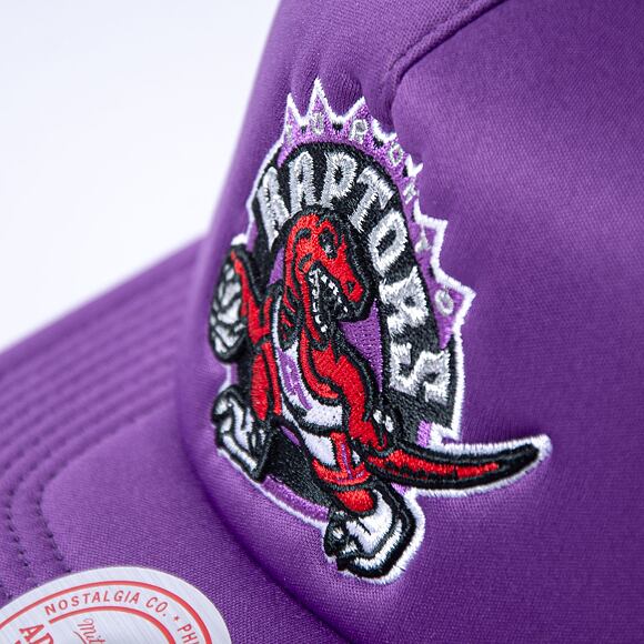 Kšiltovka Mitchell & Ness Off The Backboard Trucker Hwc Toronto Raptors Purple / White