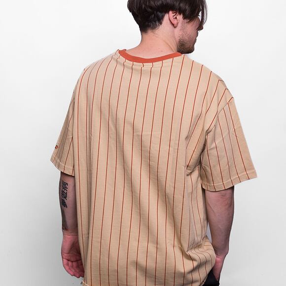 Triko New Era Pinstripe Oversized Tee Oat Milk / Redwood