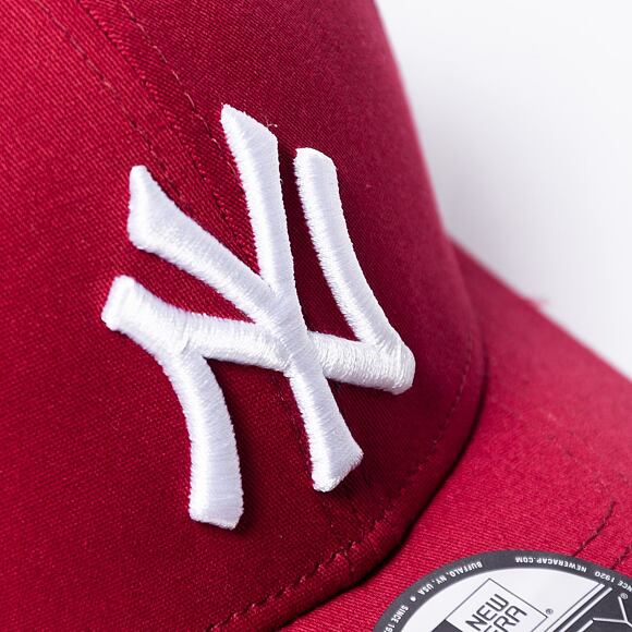Kšiltovka New Era 39THIRTY MLB League Essential New York Yankees Cardinal / White