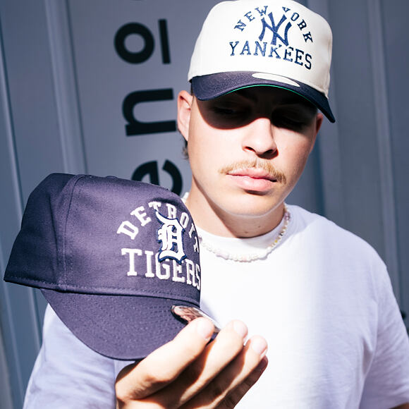 Kšiltovka New Era - MLB Heritage Pre-Curved Golfer 19TWENTY - New York Yankees - Cream / Navy