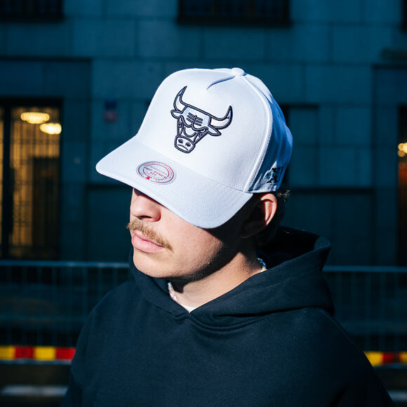 Kšiltovka Mitchell & Ness - NBA Core Xi Pro  Bulls - Chicago Bulls - White-Blue