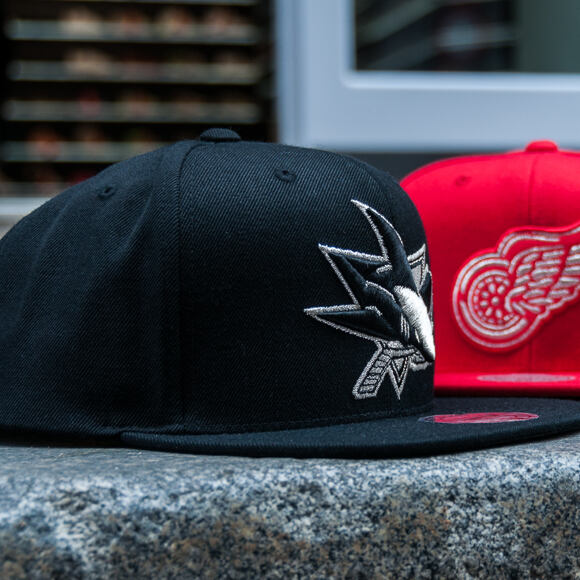 Kšiltovka Mitchell & Ness Metallic Logo Detroit Red Wings Snapback