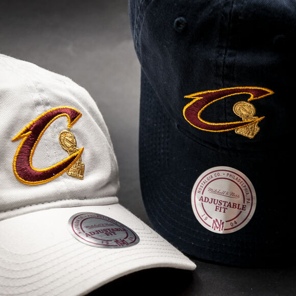 Kšiltovka Mitchell & Ness Championship Cleveland Cavaliers White Strapback