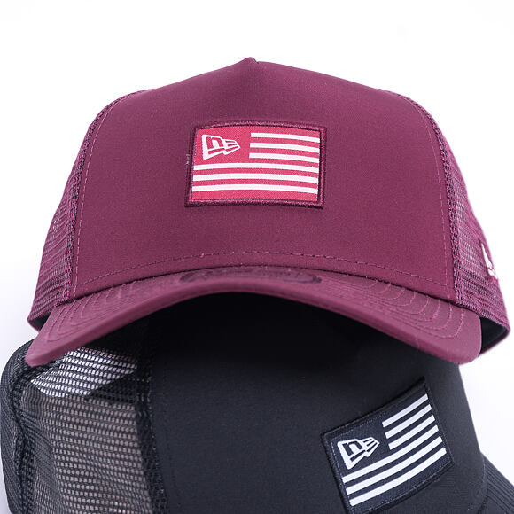 Kšiltovka New Era 9FORTY Trucker Contemporary US Flag Burgundy