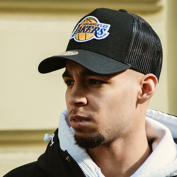 Kšiltovka Mitchell & Ness Los Angeles Lakers 602 Team Logo Classic Trucker