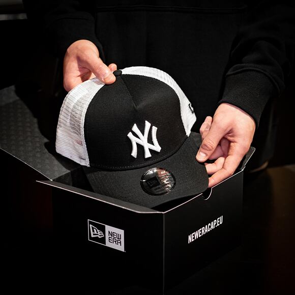 Kšiltovka New Era - MLB Clean 9FORTY Trucker - NY Yankees - Black / White