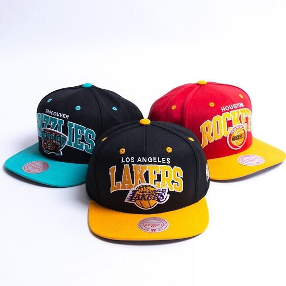 Kšiltovka Mitchell & Ness Team Arch 2 Tone Snapback Los Angeles Lakers Black / Yellow