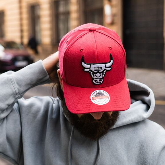 Kšiltovka Mitchell & Ness Chicago Bulls Red And Black Redline Stretch Snapback Red