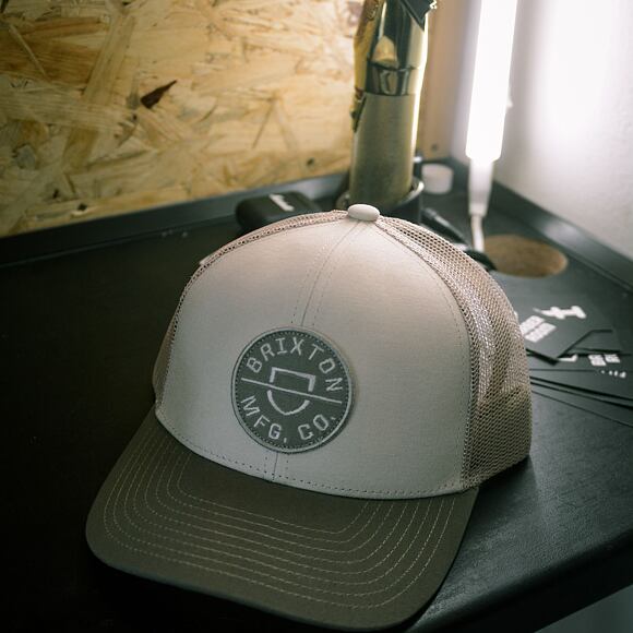 Kšiltovka Brixton Crest X Mp Mesh Cap Twig/Vanilla