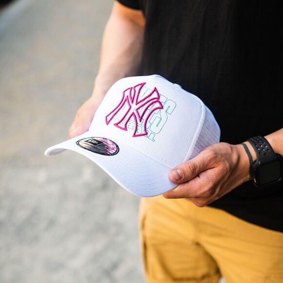 Kšiltovka New Era 9FORTY A-Frame Trucker MLB Logo Overlay New York Yankees Snapback Optic White