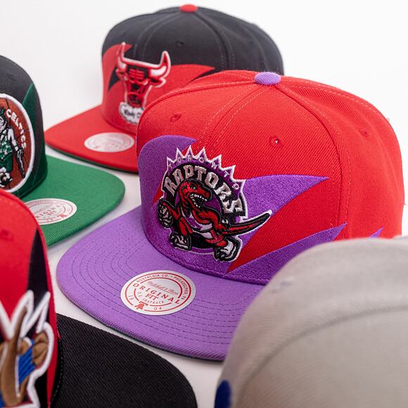 Kšiltovka Mitchell & Ness Toronto Raptors Sharktooth Snapback HWC Red / Purple