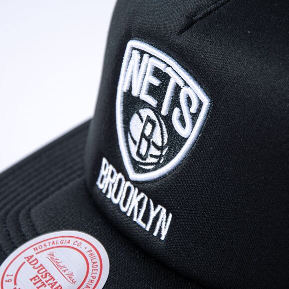 Kšiltovka Mitchell & Ness Off The Backboard Trucker Brooklyn Nets Black / White