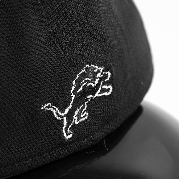 Kšiltovka New Era 39THIRTY NFL22 Sideline Detroit Lions Black / White