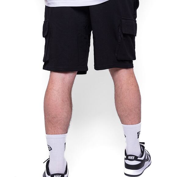 Kraťasy New Era Essentials Cargo Shorts Black / Optic White