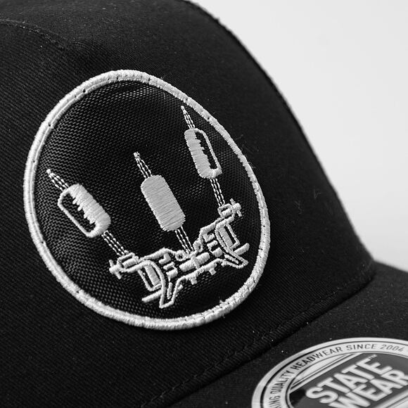 Kšiltovka Ari Ink Tattoo Crown Badge v.2 Trucker Black Snapback