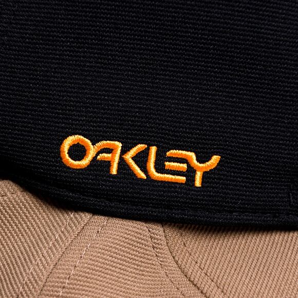 Kšiltovka Oakley 6 Panel Stretch Hat Embossed 912208-02E