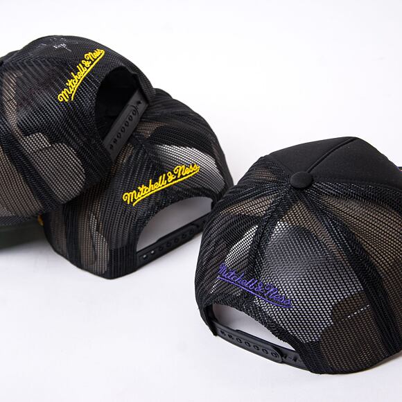 Kšiltovka Mitchell & Ness NHL Gold Leaf Trucker Blackhawks Black