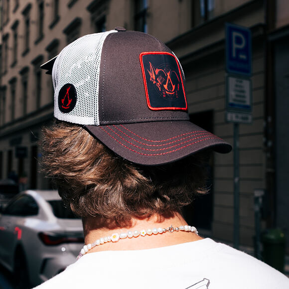 Kšiltovka Capslab - Assassin's Creed trucker