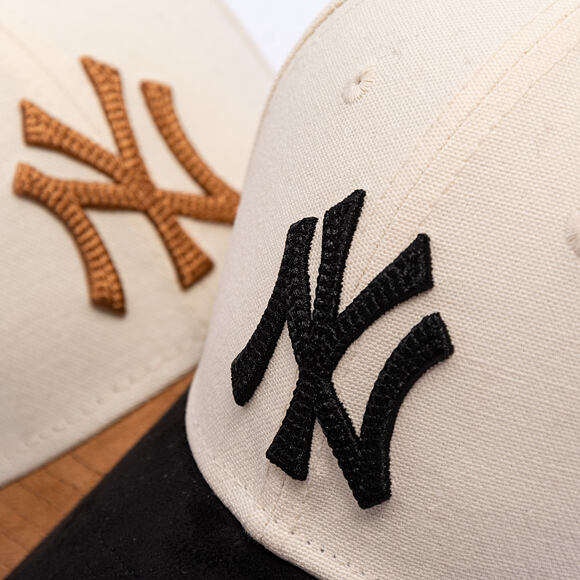 Dámská Kšiltovka New Era - MLB Faux Suede 9FORTY - NY Yankees - Cream / Black
