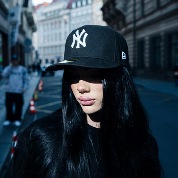 Kšiltovka New Era - MLB Basic 59FIFTY - NY Yankees - Black / White