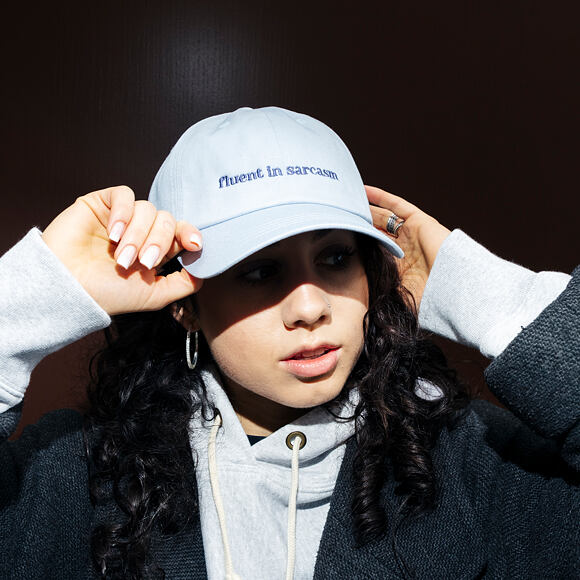 Kšiltovka 8by8 - Dadcap - "fluent in sarcasm" - Baby Blue/Lavender