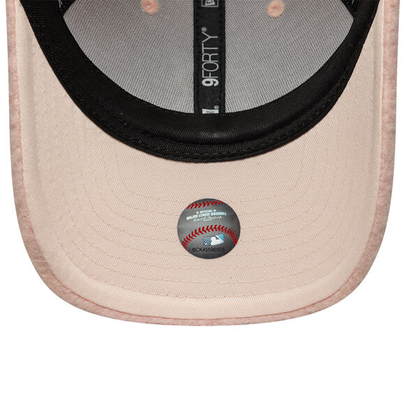 Dámská Kšiltovka New Era - MLB Winter Borg Teddy 9FORTY M-CROWN - NY Yankees - Blush Pink