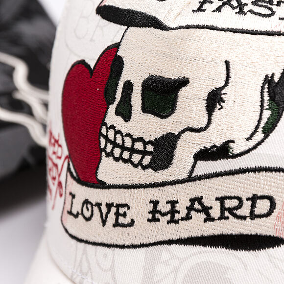Kšiltovka Ed Hardy - Unisex Live Fast Love Hard 5 Panel Trucker Cap - White