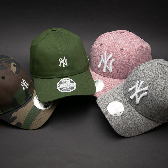 Kšiltovka New Era Mini Logo Essential New York Yankees 9TWENTY Woman Woodland Camo Strapback