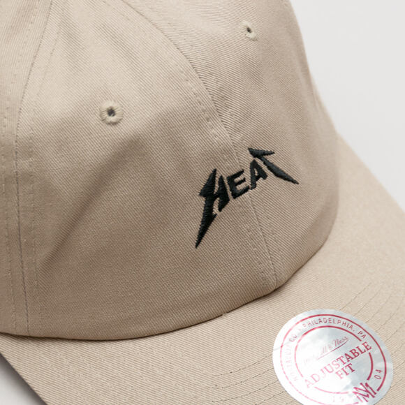 Kšiltovka Mitchell & Ness Rock Font Dad Hat Miami Heat Khaki Strapback