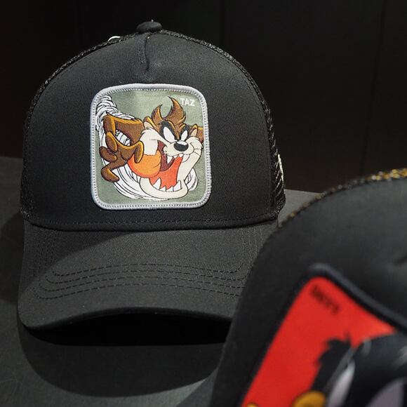 Kšiltovka Capslab Looney Tunes - Taz Trucker Black