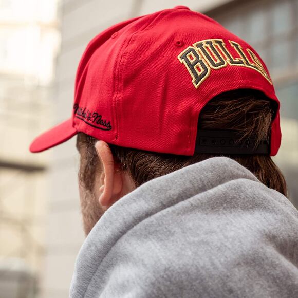 Kšiltovka Mitchell & Ness Chicago Bulls Black Bullion Snapback Red