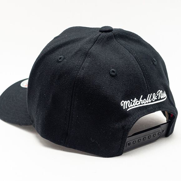 Kšiltovka Mitchell & Ness CASPER REDLINE CHICAGO BULLS BLACK 6HSRLRI19022-CBUBLCK