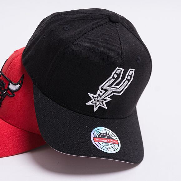 Kšiltovka MItchell & Ness Team Ground Redline San Antonio Spurs Black Snapback