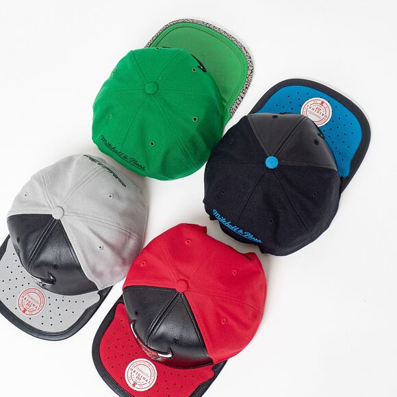 Kšiltovka Mitchell & Ness - Day One Snapback - Chicago Bulls - Black-Grey