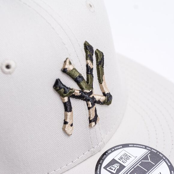 Kšiltovka New Era 9FIFTY MLB Camo Infill New York Yankees Snapback Stone/Woodland Camo