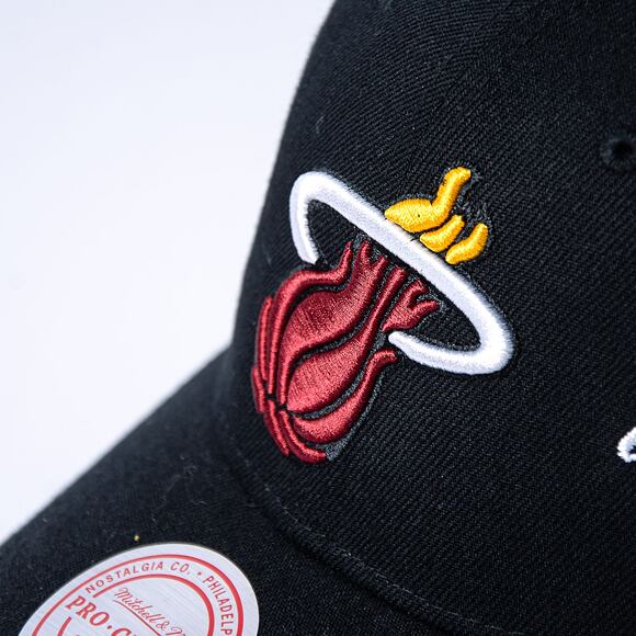 Kšiltovka Mitchell & Ness Champ Wrap Pro Snapback Miami Heat Black