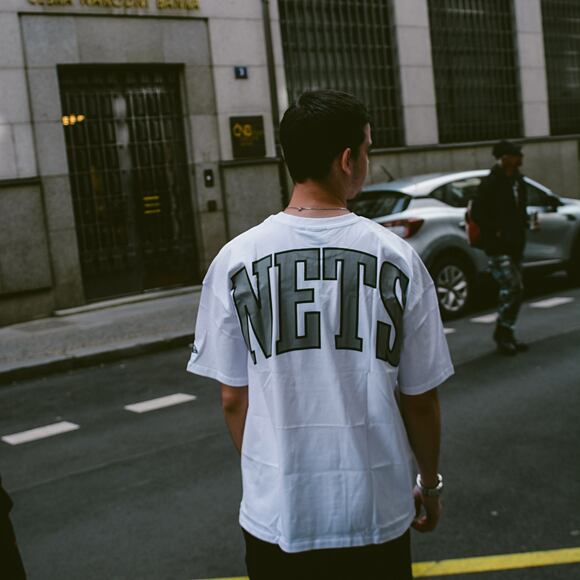 Triko New Era NBA Infill Logo Oversized Tee Brooklyn Nets White / Black