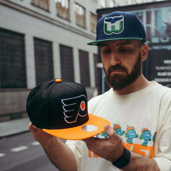 Kšiltovka Mitchell & Ness NHL Team 2 Tone 2.0 Snapback Philadelphia Flyers Black / Orange