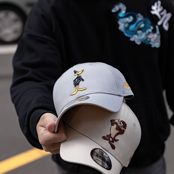 Kšiltovka New Era 9FORTY Looney Tunes Character Daffy Duck Grey